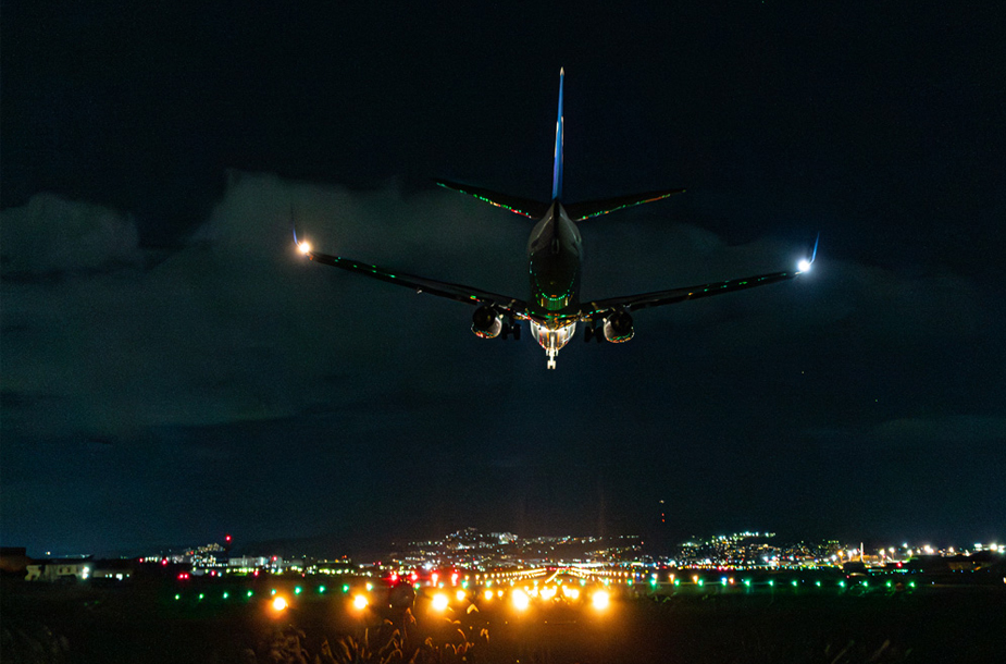 夜の滑走路